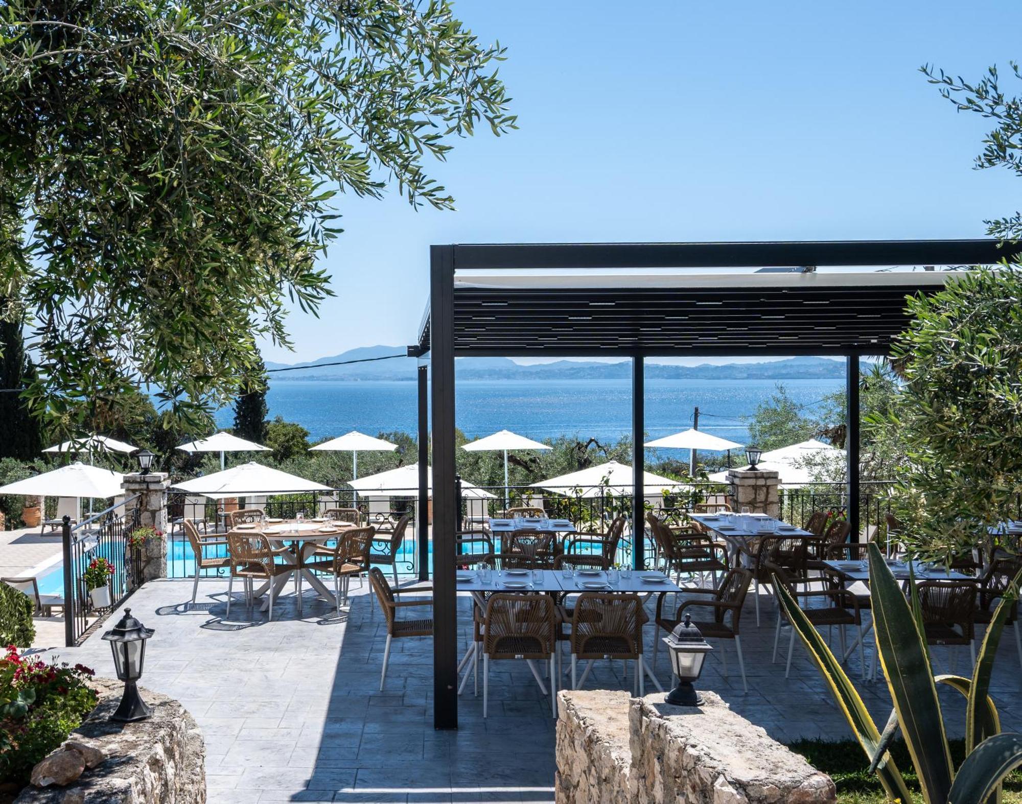 Crystal Blue Hotel, برباتي المظهر الخارجي الصورة