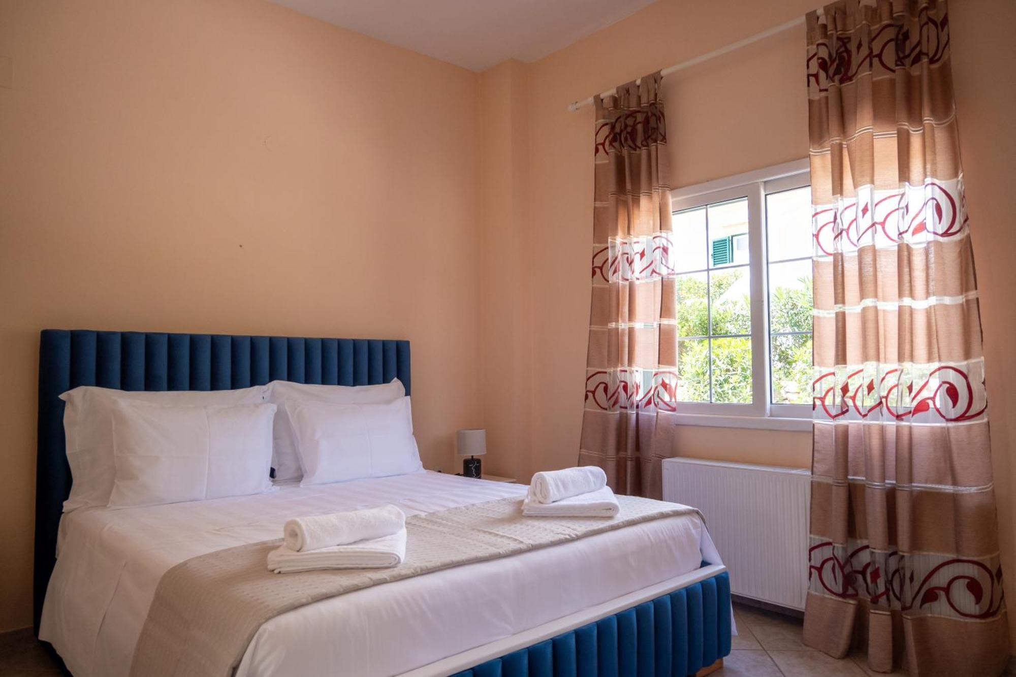 Crystal Blue Hotel, برباتي المظهر الخارجي الصورة
