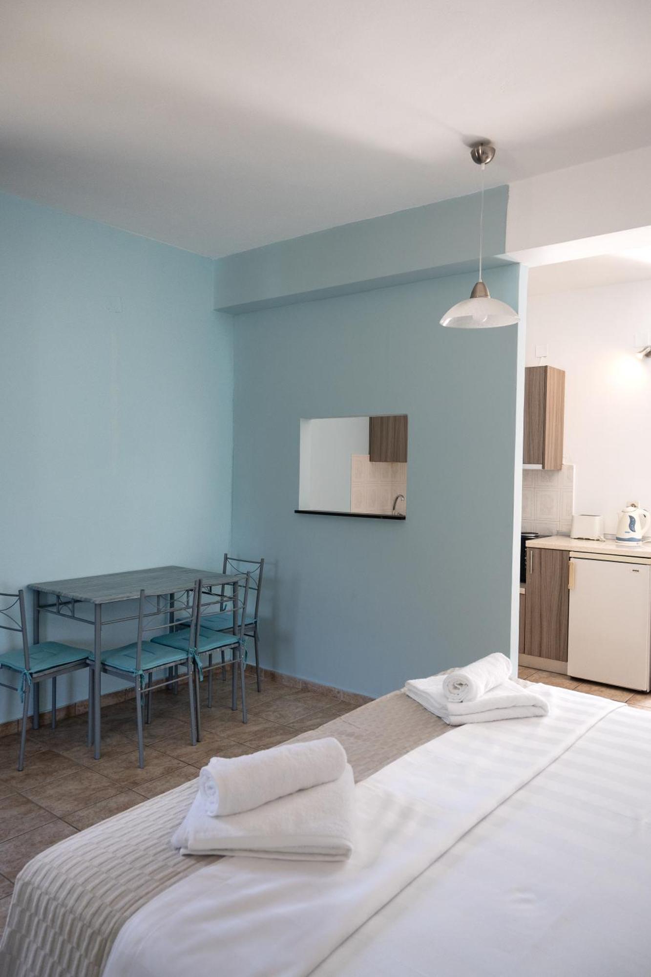 Crystal Blue Hotel, برباتي المظهر الخارجي الصورة