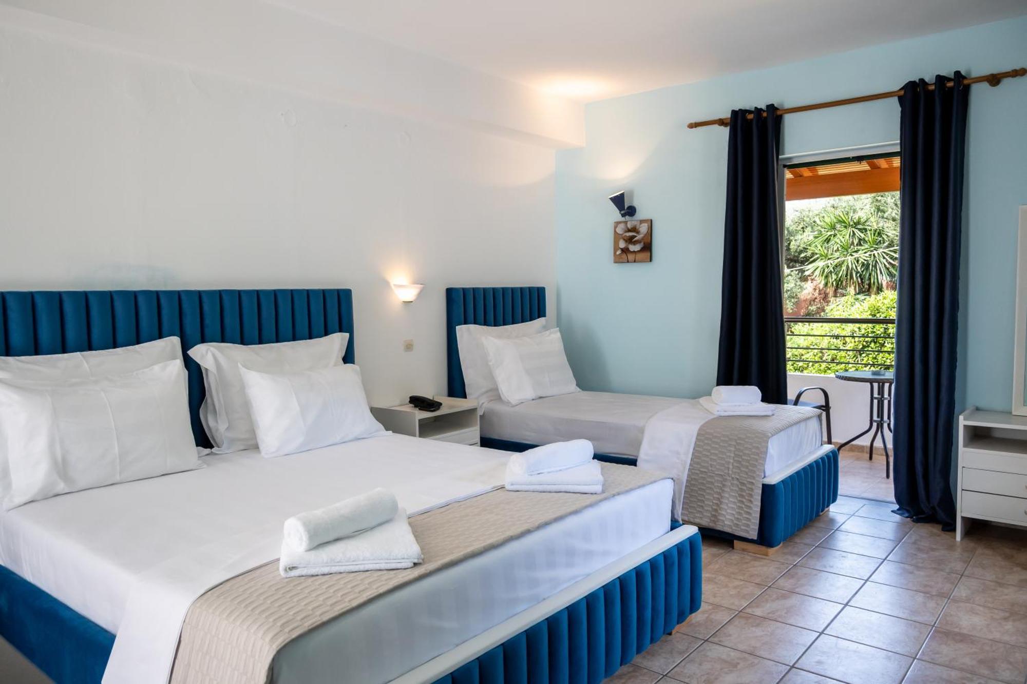 Crystal Blue Hotel, برباتي المظهر الخارجي الصورة